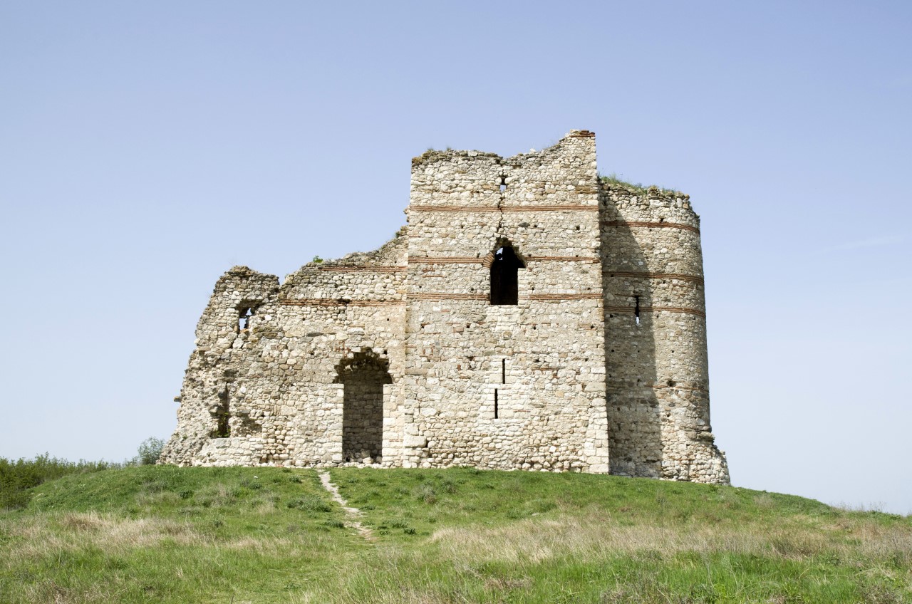 <p>Крепостта Букелон или както още я наричат местните - Маточинска крепост, е горд, но мълчалив свидетел на славни битки, които са се водили в миналото по този земи</p>