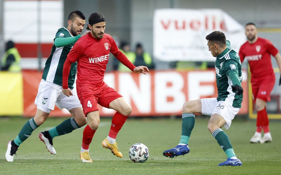 Ето и съставите на двата тима: Царско село: 22. Хадим