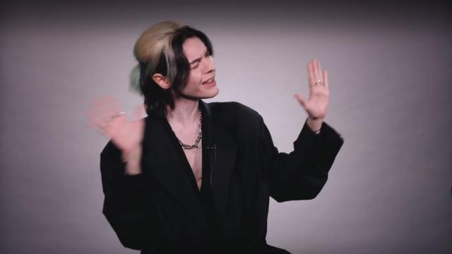 Един истински талант: Кристиан Костов за музиката, любовта и феновете (ВИДЕО)