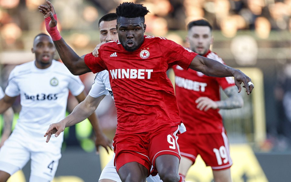 Славия и ЦСКА играят при резултат 0:1 в първи полуфинален