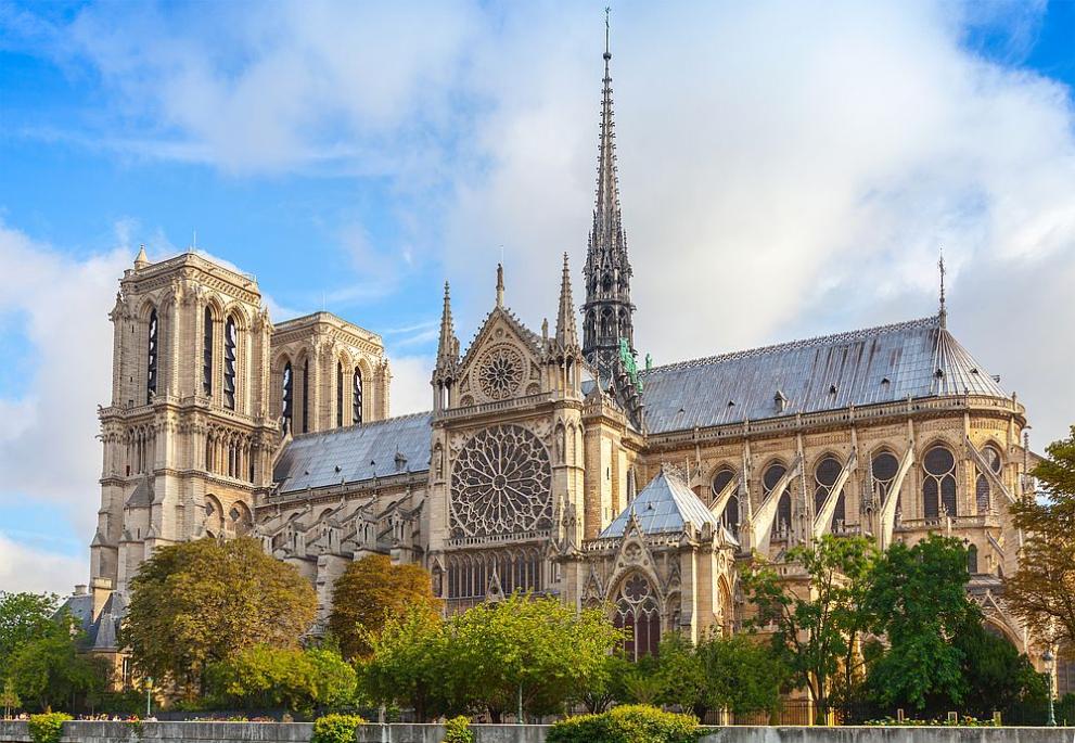 Три години след опустошителния пожар парижката катедрала Нотр Дам възвърна