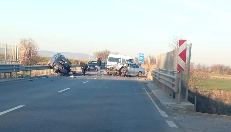 катастрофа - Катастрофа блокира Околовръстното при Мировяне за часове