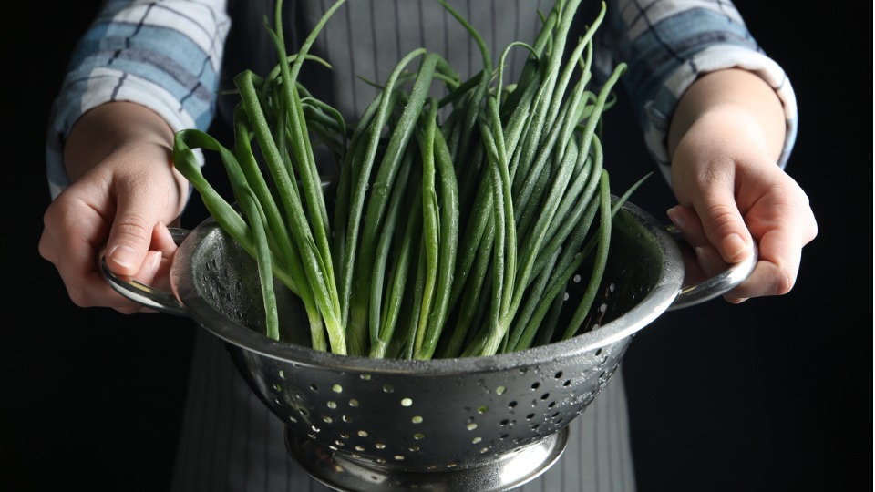 Идва времето на пресните лук и чесън. Те са едни