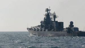 На нови снимки показващи руския ракетен крайцер Москва минути преди