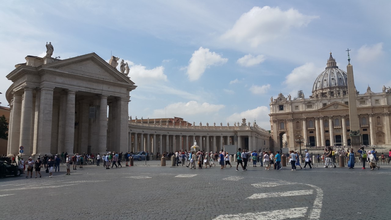 <p>Разходка из Ватикана</p>