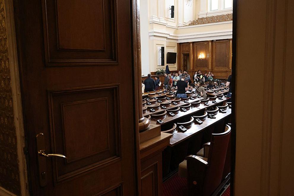 Продължаваме промяната намери нужния брой депутати, за да си осигури