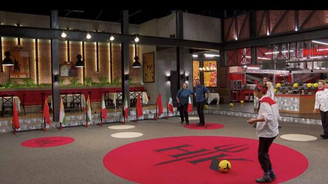 Футболен мач в Hell’s Kitchen България