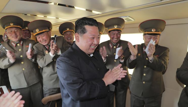 Ким Чен Ун - Пхенян тества нова система за