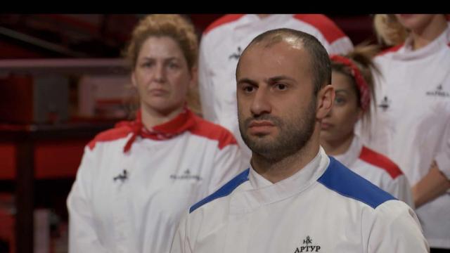 Артур се сбогува с куртката си в Hell’s Kitchen България