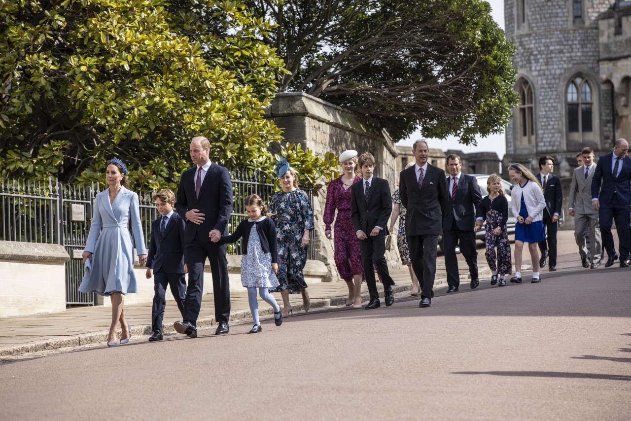 <p>Британските кралски особи присъстваха на великденската служба в замъка Уиндзор, но кралица Елизабет Втора отсъстваше</p>