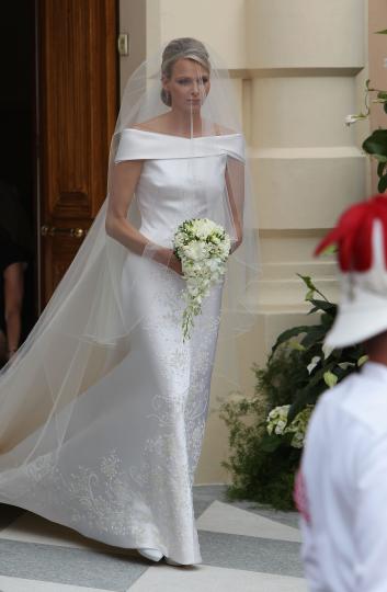 <p>Шарлийн Уитсток пристига на сватбата си - 2 юли 2011 г.</p>