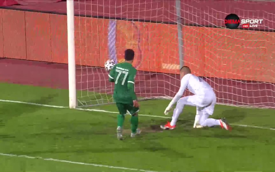 Локомотив София откри резултата в 33-а минута. След хубаво разиграване