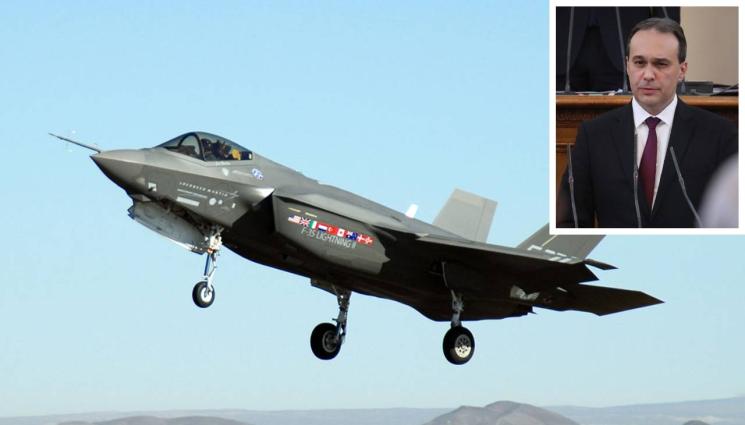 Заков F 35 - Предложили на пилот на F-35 да издава информация