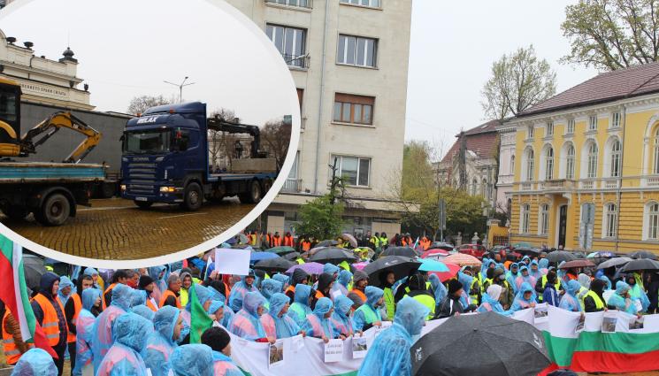 протест пътищари - БЛОКАДА: Пътищарите отново на протест, изкараха камиони на жълтите павета (ГАЛЕРИЯ+ВИДЕО)