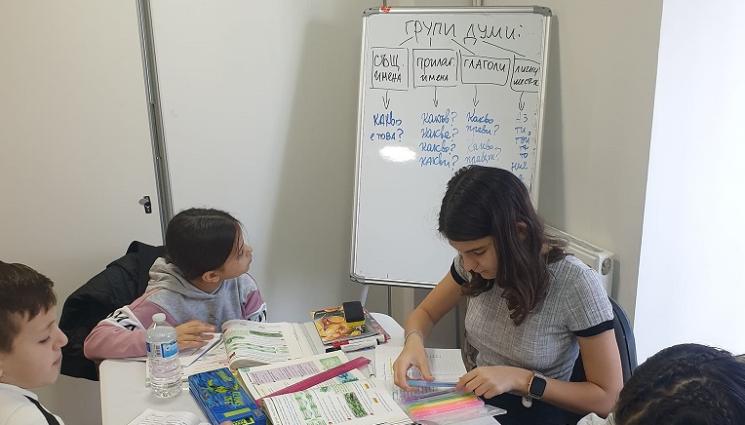 ученици лутън - РОДНА РЕЧ: Абитуриенти в Лутън учат български