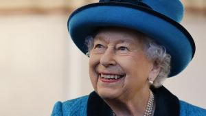 Кралица Елизабет Втора беше почетена с топовни гърмежи в Лондон