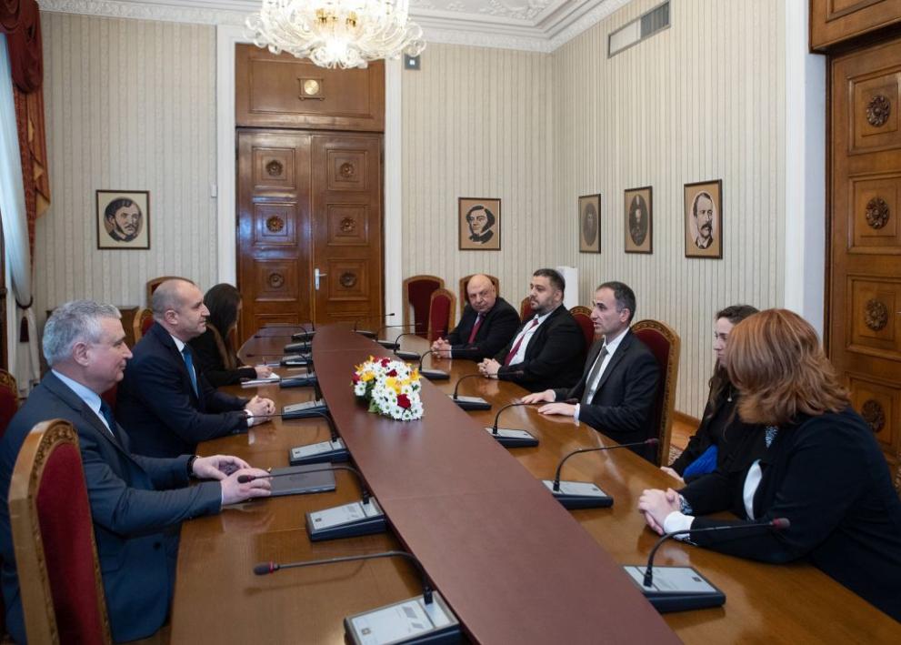 Президентът Румен Радев проведе среща на Дондуков“ 2 с председателя