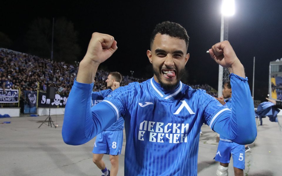 Нападателят на Левски - Билал Бари, отпразнува подобаващо успеха на