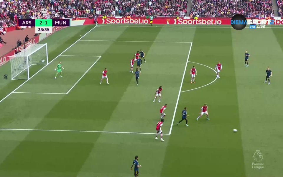 В 34-ата обаче Неманя Матич пласира центриране пред Рамсдейл, а