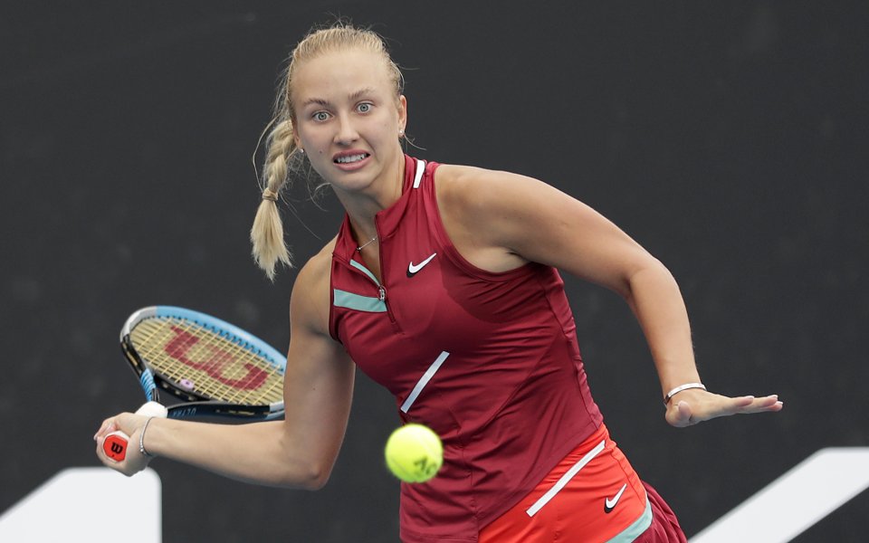 Анастасия Потапова ликува с титлата от тенис турнира на червено