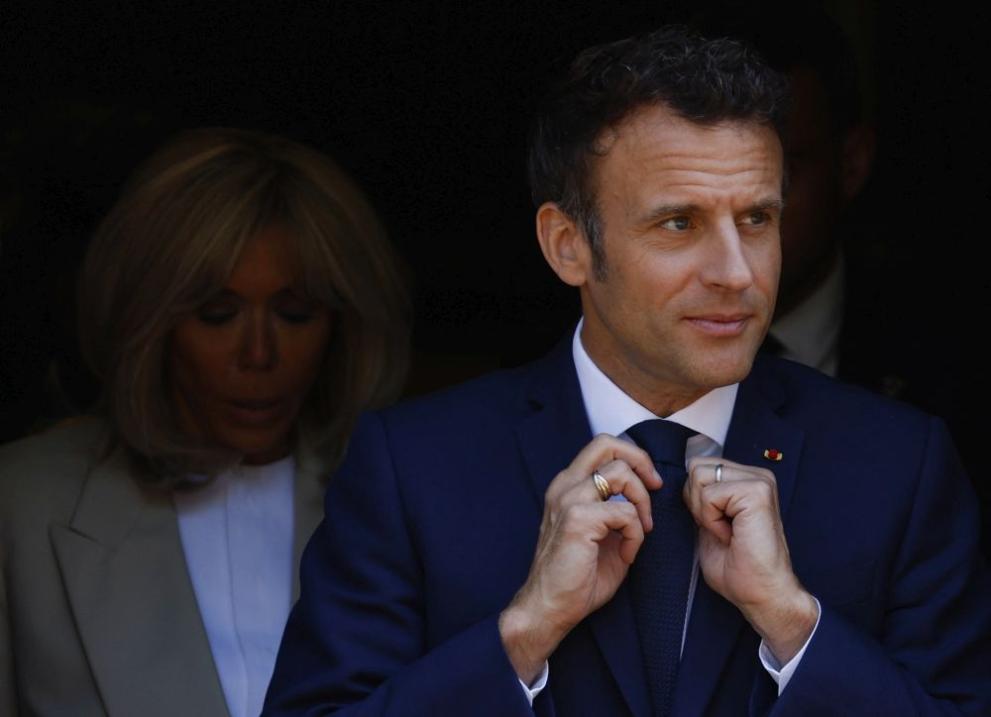 Френският президент Еманюел Макрон бе подложен на публични критики на