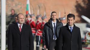 Министър председателят Кирил Петков и президентът Румен Радев поздравиха Еманюел Макрон по
