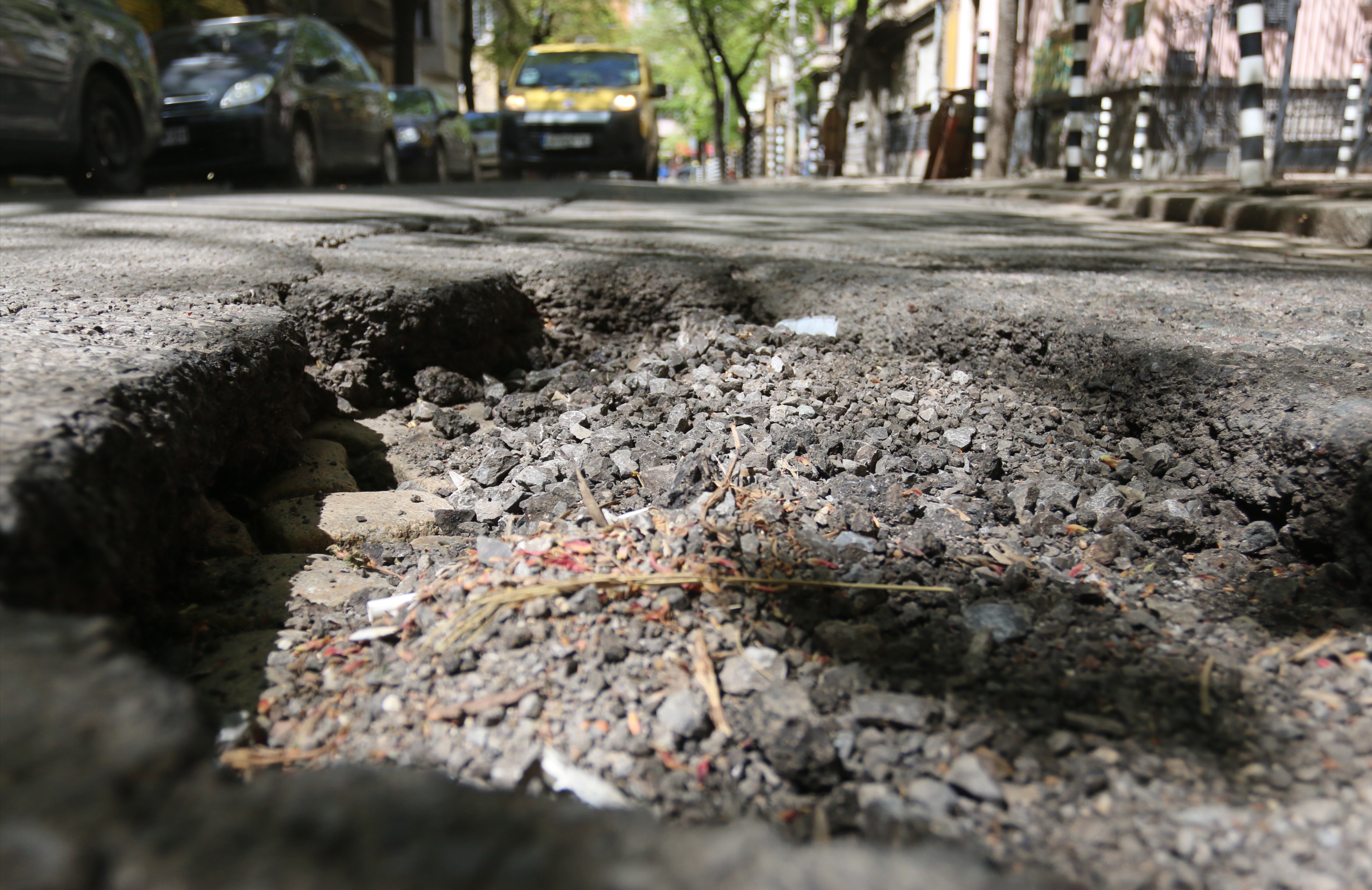 Дупки София