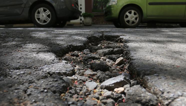 Дупки София - ДУПКА ДО ДУПКА: Международен път у нас осеян с кратери и ями