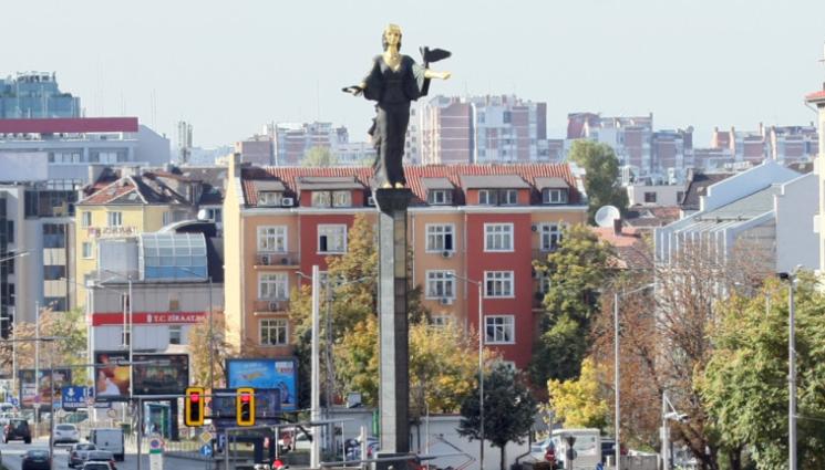 София - СЛЕД ВАЛЕЖИТЕ: Огромни дупки зейнаха в София (СНИМКИ)