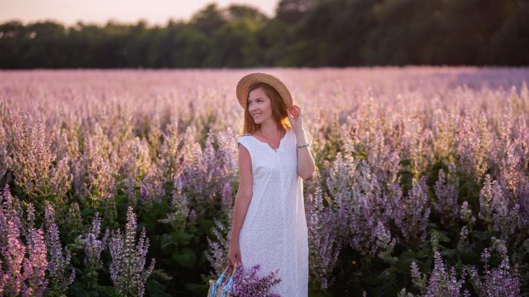 жена пролет природа цветя люляк