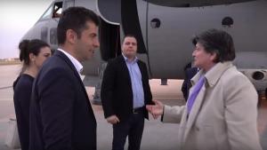 Българска делегация ръководена от премиера Кирил Петков замина на посещение в