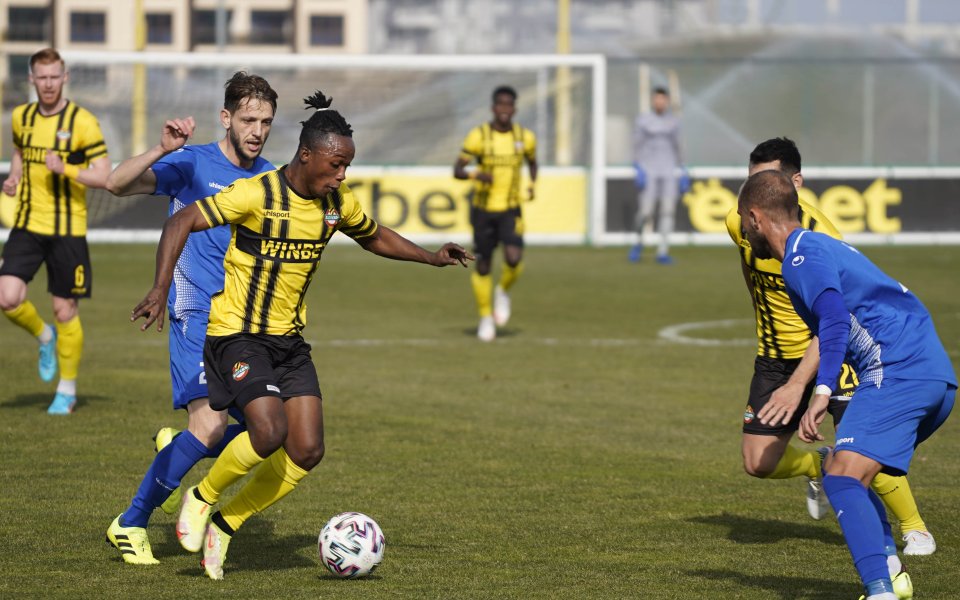 Ръководството на Ботев Пловдив очаква да получи поне 1 млн.