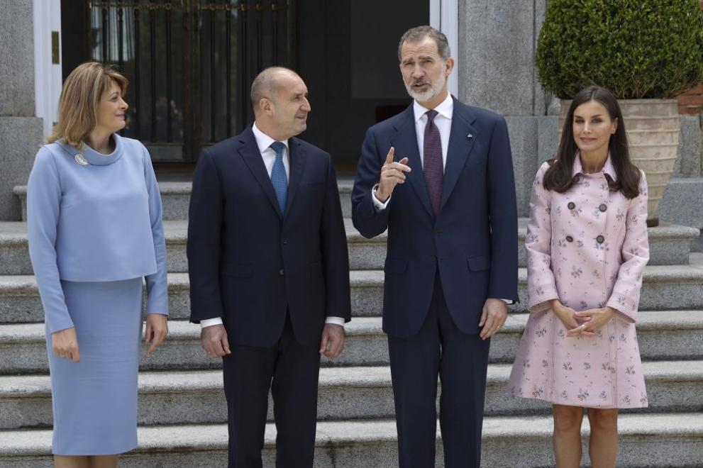 Президентът Румен Радев и неговата съпруга Десислава Радева бяха посрещнати