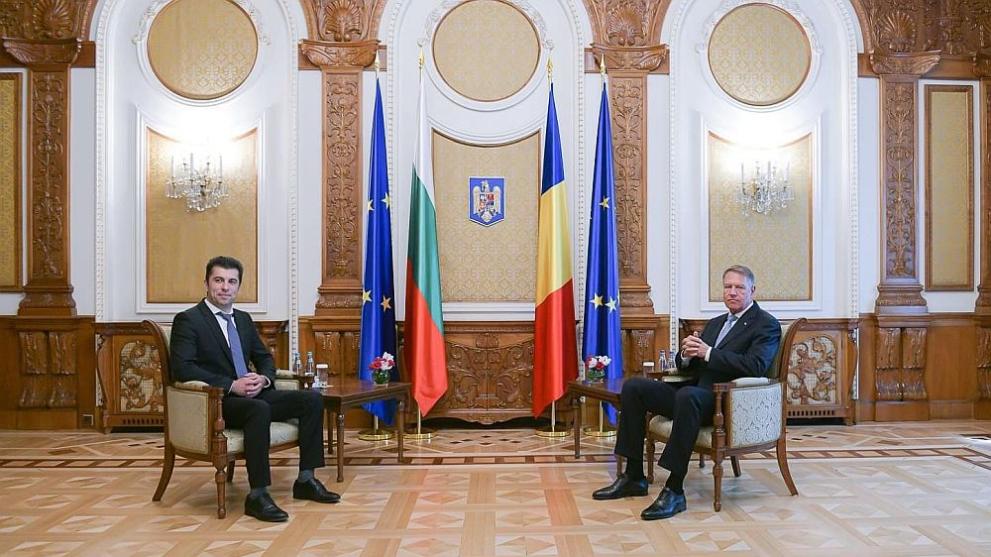 премиерът Кирил Петков и румънският президент Клаус Йоханис