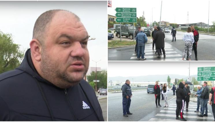 протест Сандански - Протестиращи срещу военната помощ за Украйна затвориха пътя за магистрала „Струма