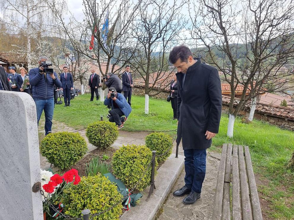  Кирил Петков 