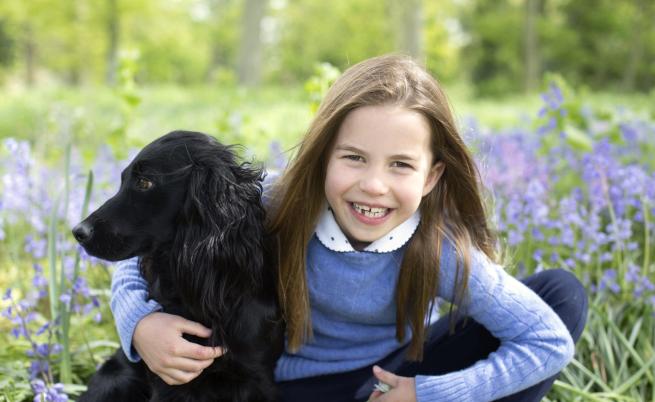 Принц Уилям и Кейт Мидълтън споделиха очарователни снимки на дъщеря си Шарлот, която навърши седем години