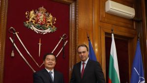 Министърът на отбраната Драгомир Заков се срещна днес с извънредния