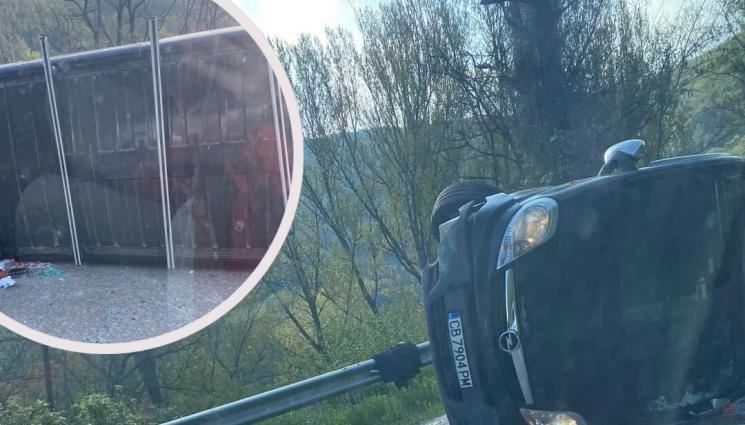 катастрофа - ВОЙНАТА ПО ПЪТИЩАТА: Кола направи зрелищна каскада на пътя София – Самоков