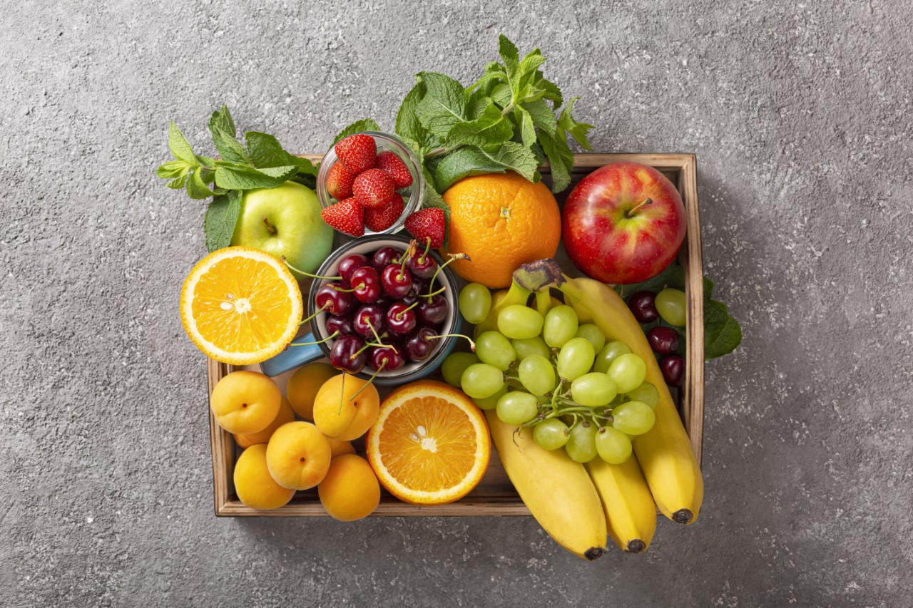 <p>Плодове: Лимонената киселина, съдържаща се в почти всички сокове и плодове, дразни стомаха и повишава общата киселинност на тялото, причинявайки киселинен рефлукс.</p>