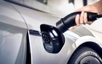 зареждане кола електромобил Porsche