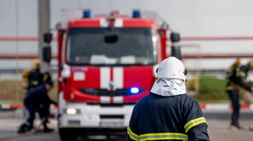 Четирима души са евакуирани при пожар в Смолянско