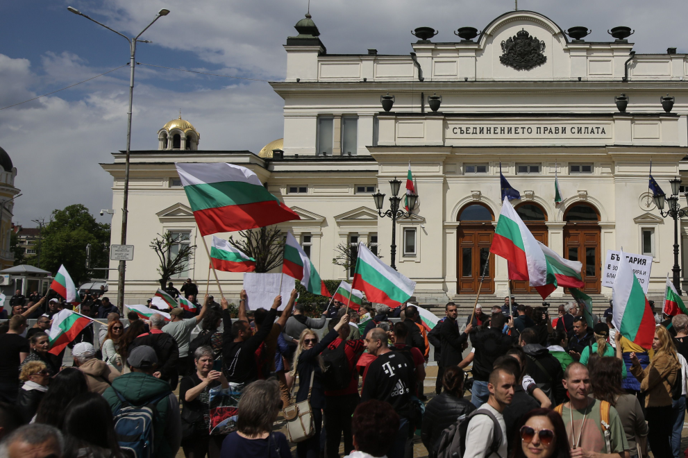 Два протеста – за и против военна помощ за Украйна