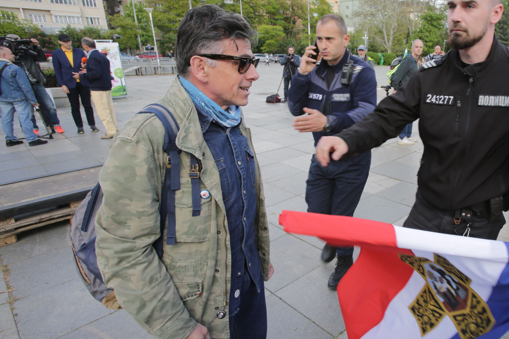  протестиращи 