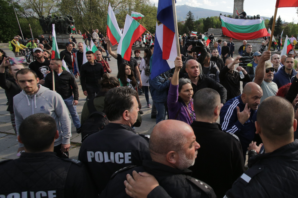 Протестиращите за и против военна помощ за Украйна се преместиха