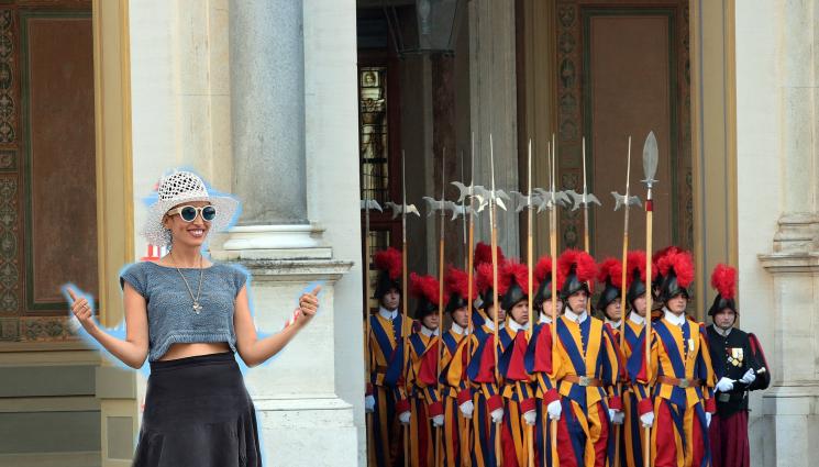 жени гвардейци ватикана - ЕВОЛЮЦИЯ НА ПОЛОВЕТЕ: Ватиканът се готви да приеме жени за гвардейци