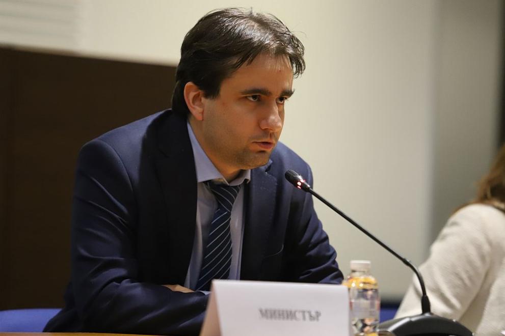 Министърът на електронното управление Божидар Божанов свиква днес извънредно заседание на