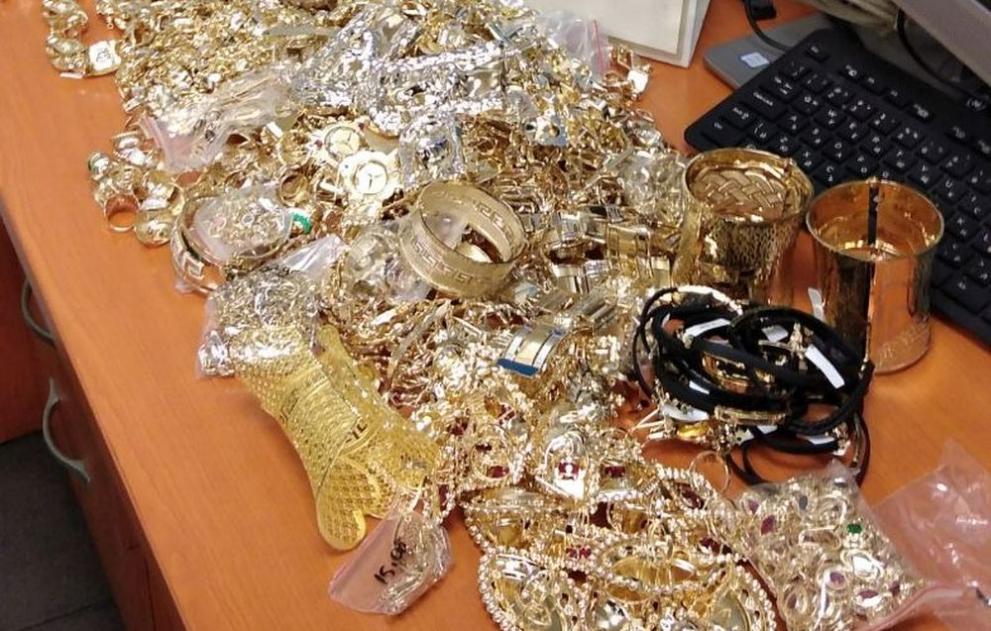 Близо 5 кг контрабандно пренасяни златни и сребърни накити откриха
