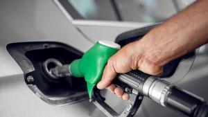 Бензинът по бензиностанциите в България за изминалия един месец е поевтинял с 13