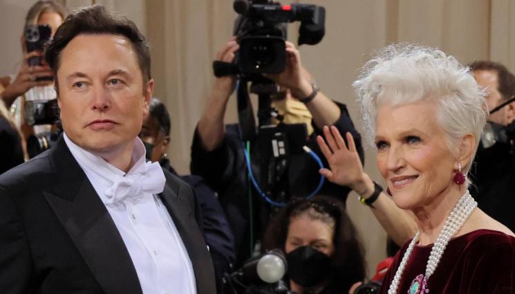 met gala - РАМО ДО РАМО: Илон Мъск за втори път мина по червения килим на Met Gala с майка си (СНИМКИ+ВИДЕО)